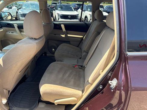 Used 2013 Toyota Highlander FWD w/ Cold Weather Pkg image 11