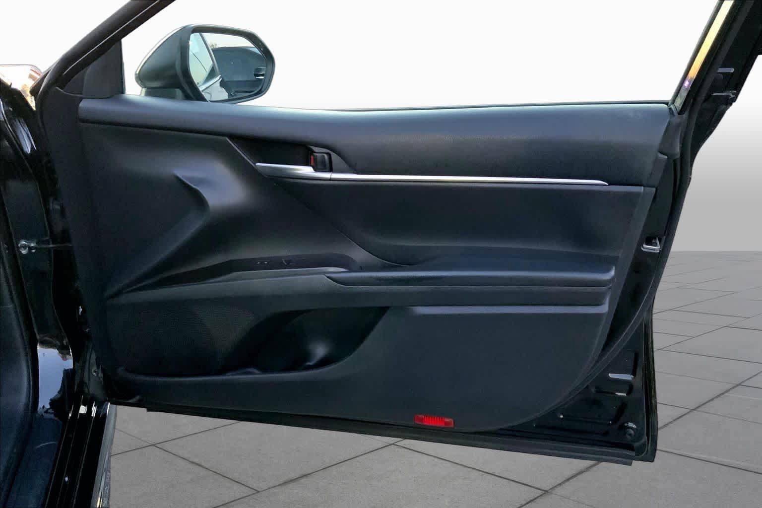 Used 2021 Toyota Camry SE FWD image 19