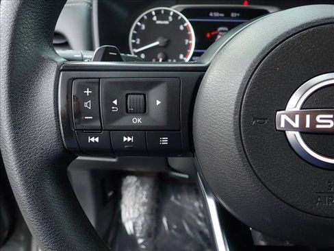 Used 2023 Nissan Rogue S AWD/4WD image 13