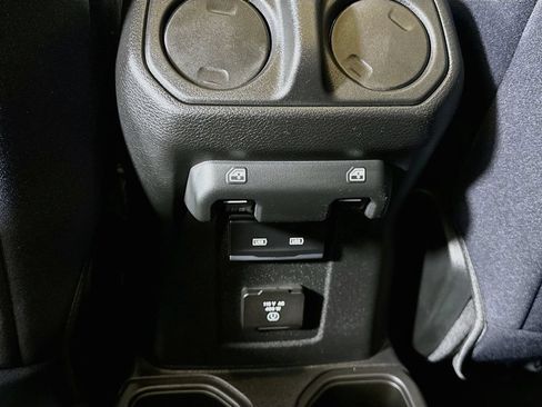 Used 2025 Jeep Gladiator Mojave w/ Technology Group AWD/4WD image 12