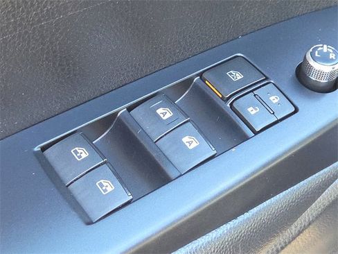 Used 2016 Toyota Highlander LE image 18