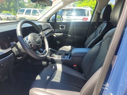 Certified 2025 Kia Sorento S AWD/4WD image 10