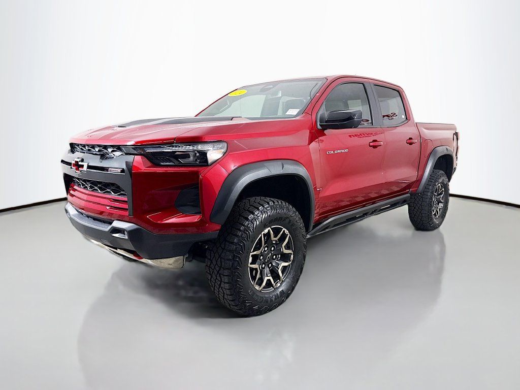 Used 2024 Chevrolet Colorado ZR2 w/ ZR2 Convenience Package III AWD/4WD image 3