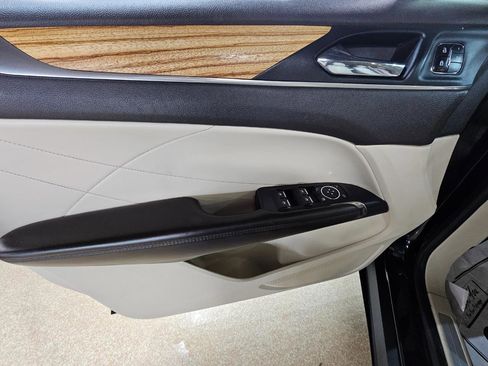 Used 2015 Lincoln MKC FWD w/ Equipment Group 101A Select image 21
