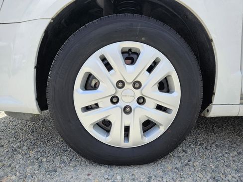 Used 2017 Dodge Grand Caravan SE FWD image 45
