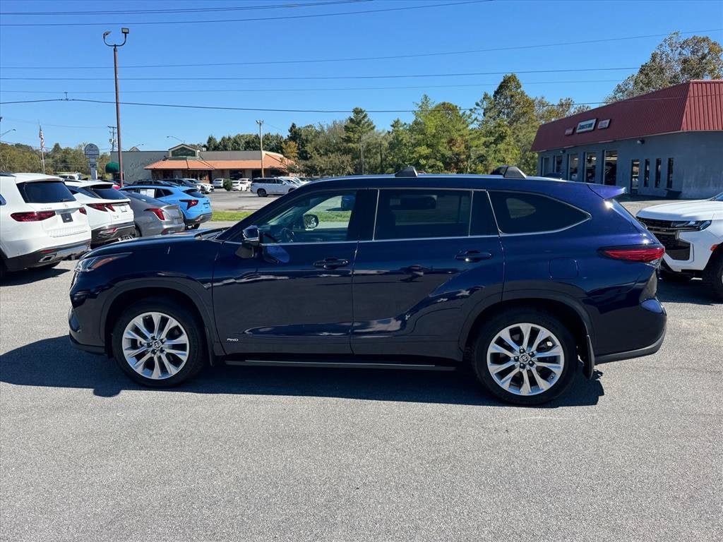 Used 2022 Toyota Highlander Limited AWD/4WD image 2