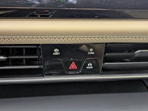 Certified 2025 Volkswagen Atlas Cross Sport SE FWD image 25