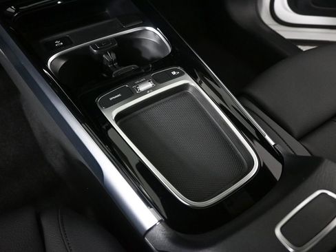 New 2026 Mercedes-Benz GLB 250 image 15