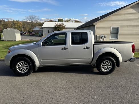 Used 2019 Nissan Frontier SV image 6