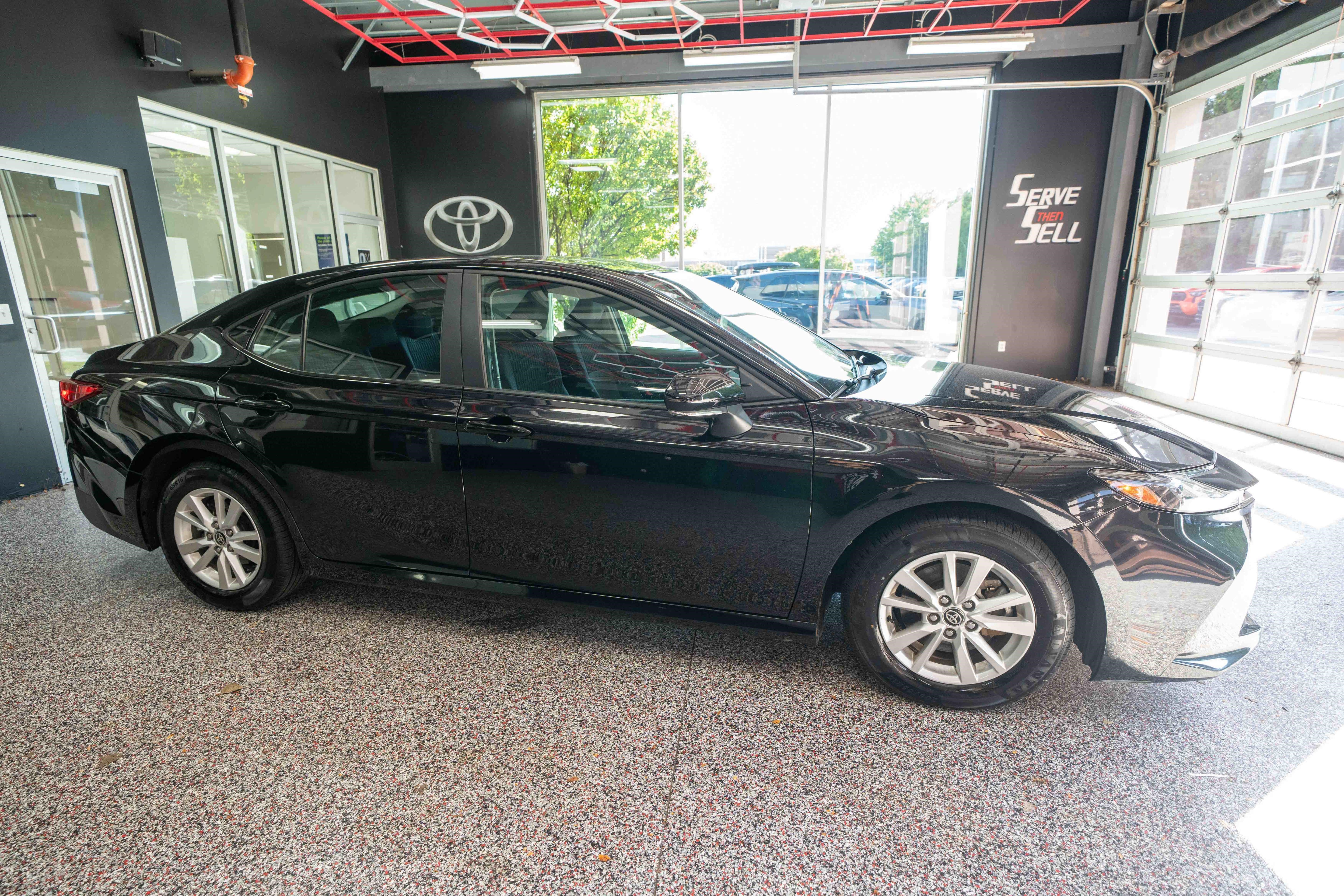 Used 2025 Toyota Camry LE FWD image 5