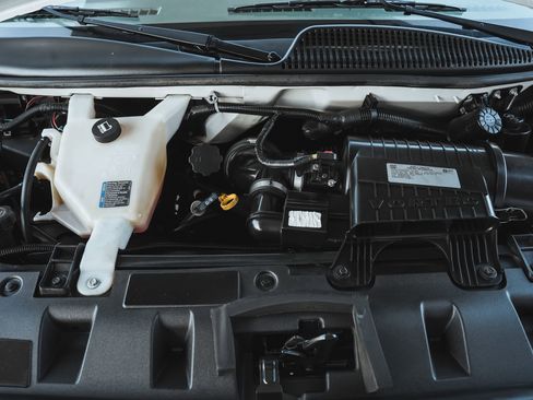 Used 2016 Chevrolet Express 3500 Extended RWD image 24