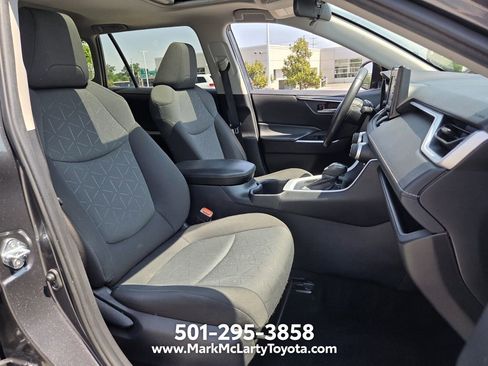 Used 2022 Toyota RAV4 XLE w/ Convenience Package AWD/4WD image 15