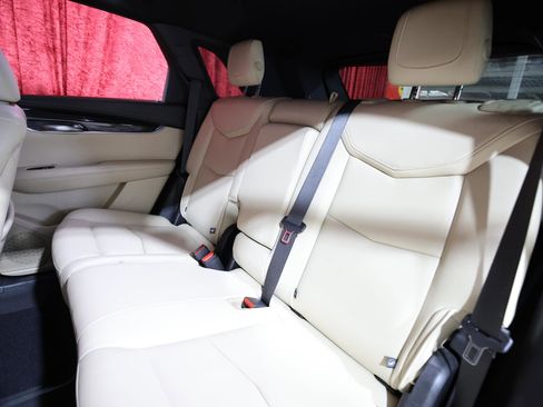 Used 2019 Cadillac XT5 FWD image 15