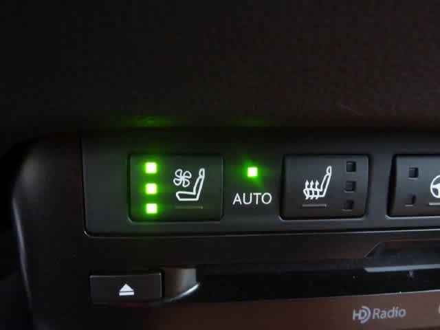 Used 2020 Lexus ES 300h w/ Accessory Package FWD image 35