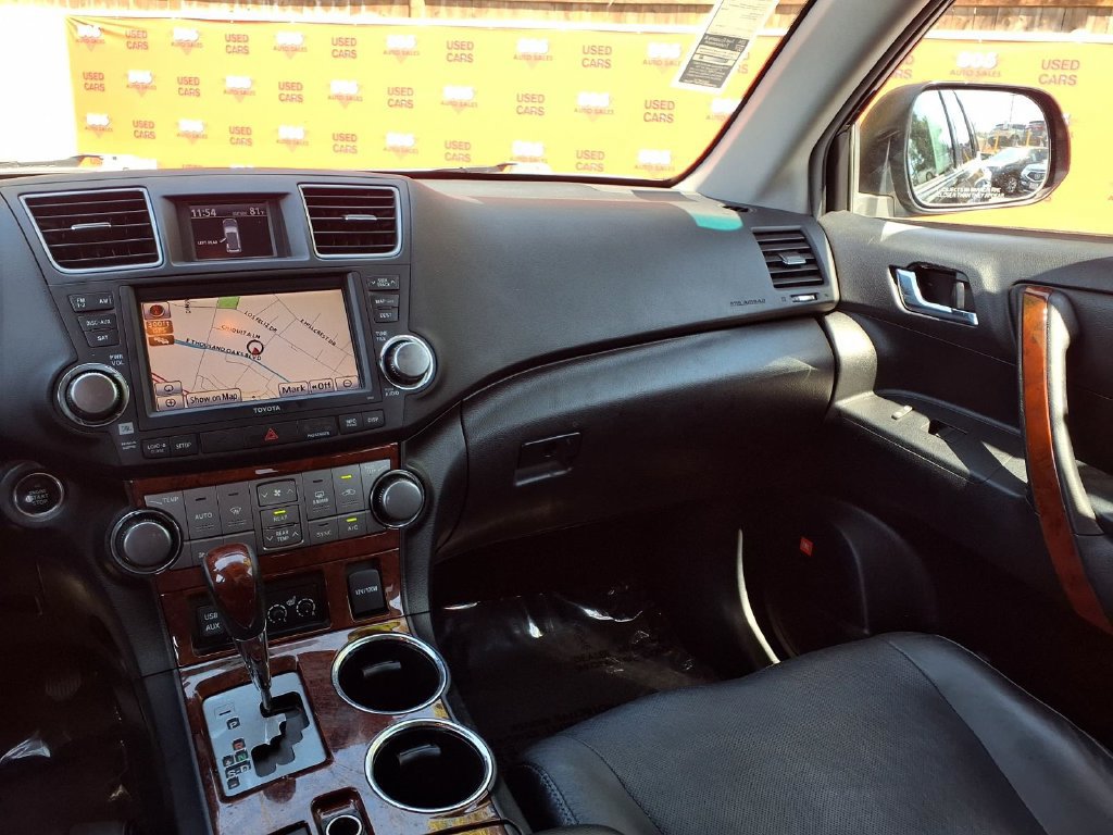 Used 2011 Toyota Highlander Limited w/ Tow Pkg AWD/4WD image 25