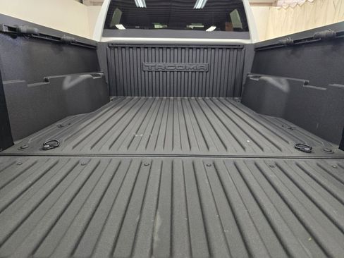 Used 2024 Toyota Tacoma SR image 17