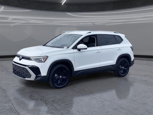 New 2025 Volkswagen Taos SE image 3