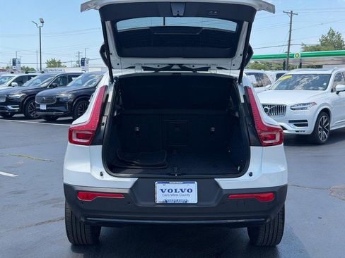 Certified 2026 Volvo XC40 B5 Plus AWD/4WD image 5