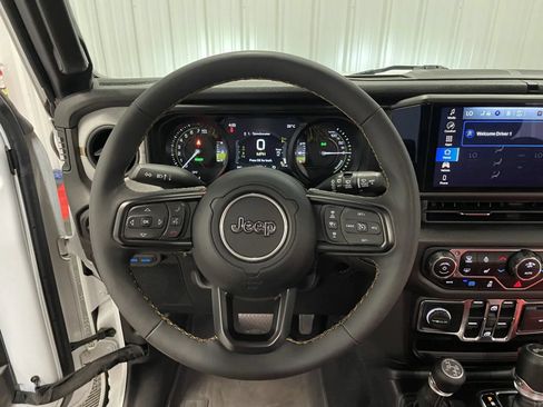 Used 2024 Jeep Wrangler Unlimited w/ Convenience Group AWD/4WD image 22