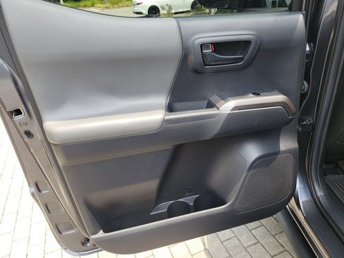 Used 2022 Toyota Tacoma SR5 RWD image 21