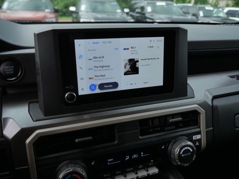 Certified 2025 Toyota Tacoma SR5 AWD/4WD image 23