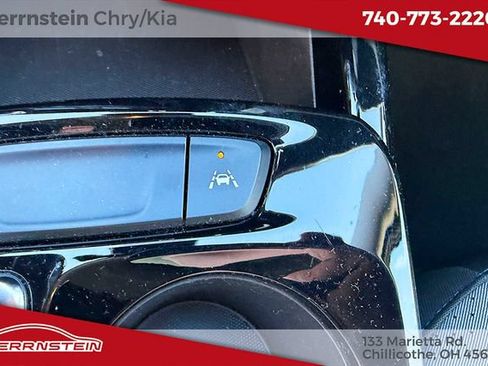 Used 2025 Chevrolet Trax LT FWD image 21