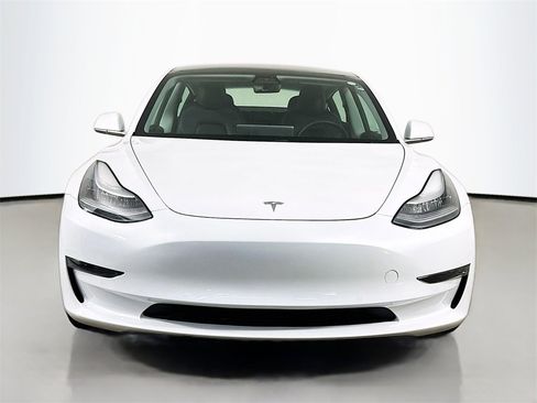 Used 2020 Tesla Model 3 Standard Range image 2
