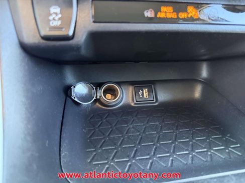 Used 2024 Toyota RAV4 XLE FWD image 27