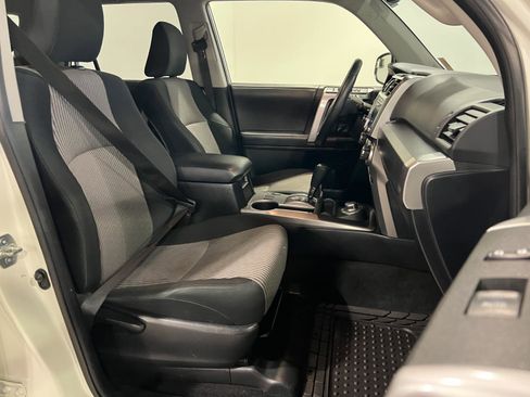 Used 2022 Toyota 4Runner SR5 AWD/4WD image 36