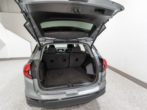 Used 2023 GMC Terrain SLE w/ Driver Convenience Package image 29