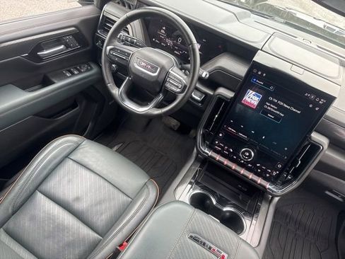 Used 2025 GMC Yukon XL AT4 AWD/4WD image 36
