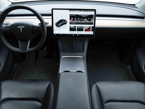 Used 2023 Tesla Model Y AWD image 24