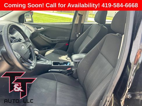 Used 2018 Ford Focus SE w/ Cold Weather Package FWD image 6