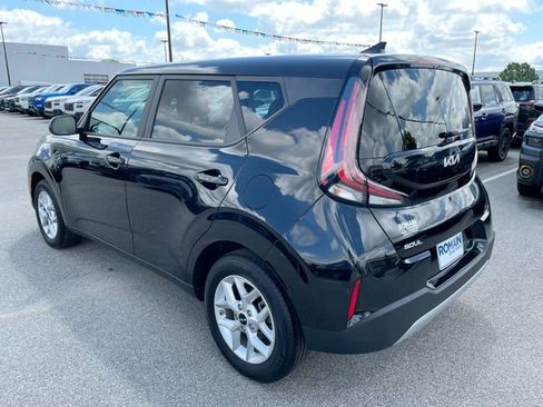 Used 2025 Kia Soul LX w/ LX Technology Package FWD image 3