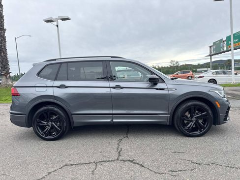 Certified 2024 Volkswagen Tiguan SE R-Line image 6