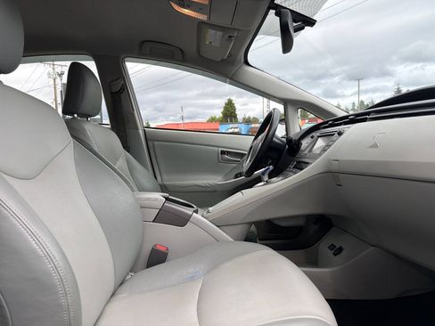 Used 2014 Toyota Prius Four FWD image 15