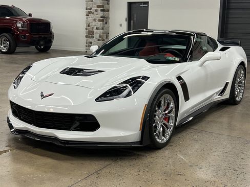 Used 2016 Chevrolet Corvette Z06 w/ 3LZ Preferred Equipment Group image 3