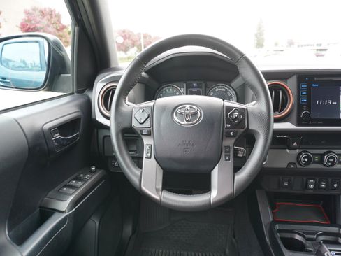 Used 2018 Toyota Tacoma TRD Sport RWD image 18