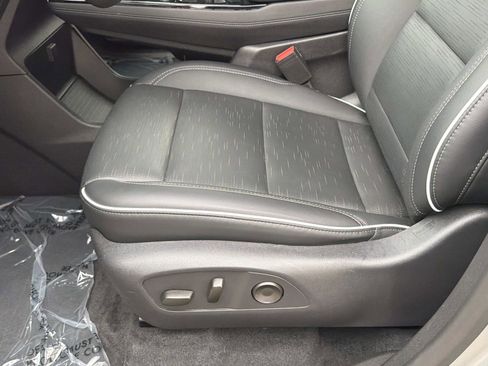 Used 2025 Buick Enclave Sport Touring FWD image 17