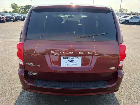 Used 2018 Dodge Grand Caravan SE FWD image 4