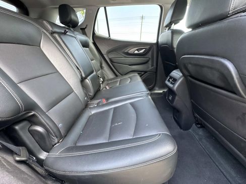 Used 2024 GMC Terrain SLT w/ Elevation Edition image 9