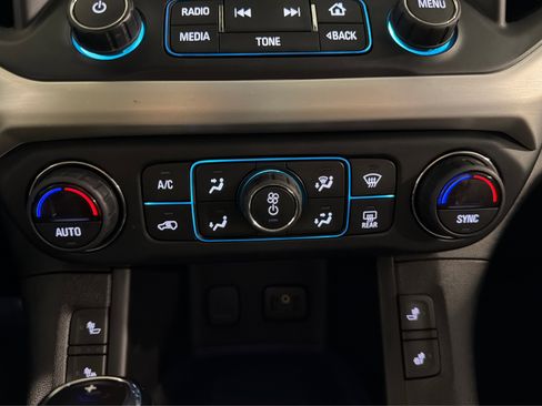 Used 2019 GMC Acadia SLT w/ LPO, Floor Liner Package AWD/4WD image 30