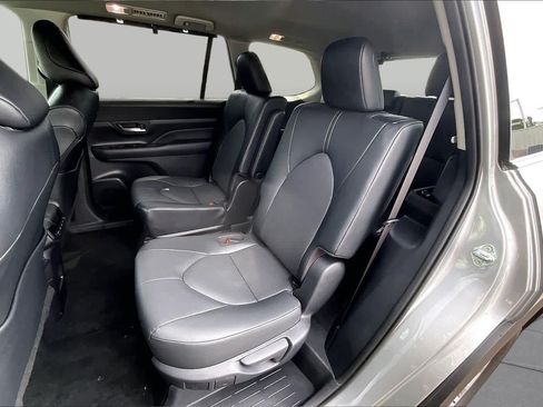 Used 2025 Toyota Grand Highlander AWD image 39