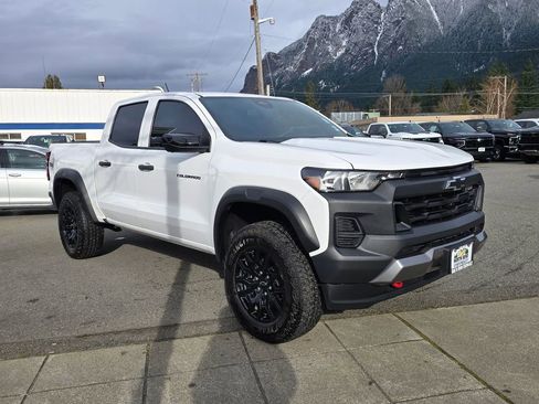 Used 2023 Chevrolet Colorado Trail Boss w/ Technology Package image 3