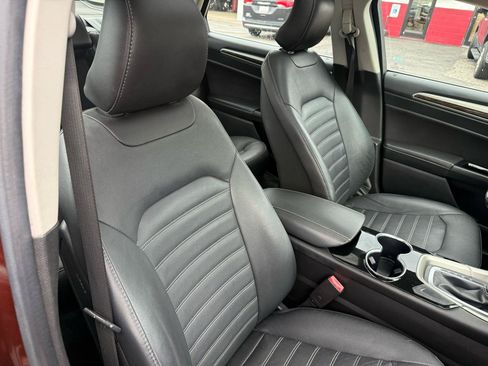 Used 2016 Ford Fusion SE w/ Equipment Group 202A AWD/4WD image 19