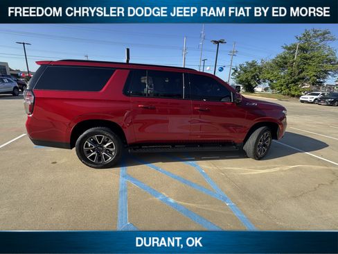 Used 2023 Chevrolet Suburban Z71 w/ Luxury Package AWD/4WD image 2