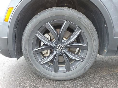 Used 2024 Volkswagen Tiguan SE w/ Panoramic Sunroof Package AWD/4WD image 27