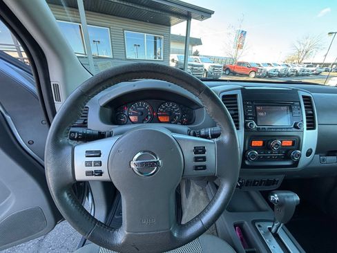 Used 2017 Nissan Frontier SV w/ SV Value Truck Package AWD/4WD image 13