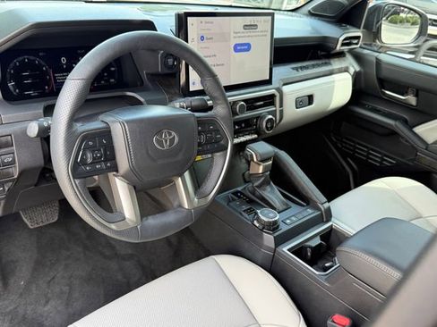Used 2025 Toyota Tacoma Limited AWD/4WD image 11