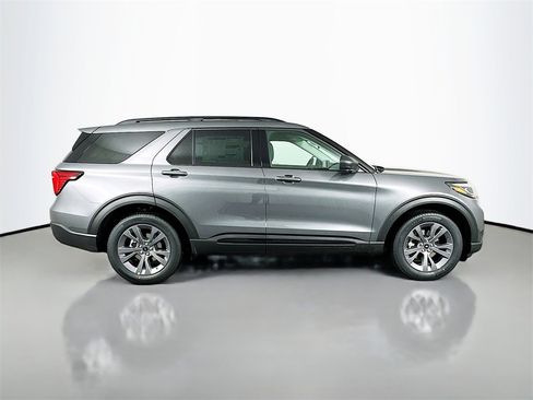 New 2026 Ford Explorer Active w/ Active Comfort Package image 8
